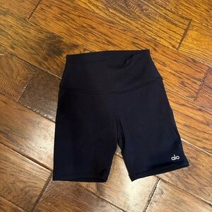 Alo 5” airbrush biker short